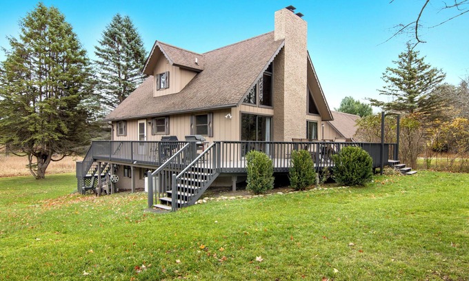 Bellaire Ski Chalet | Chalet in Shanty Creek Resort - Skiing, boating, lakes, golf, hiking, trails