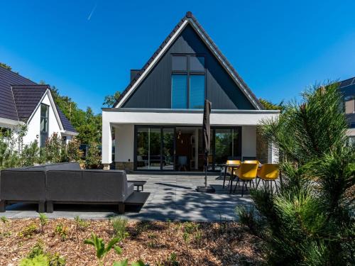 Den Burg Villa | Chalet in Texel near Forest & Beach