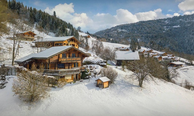 Manigod Ski Chalet | Chalet Isatys - family alpine stay for 9 with great views - OVO Network