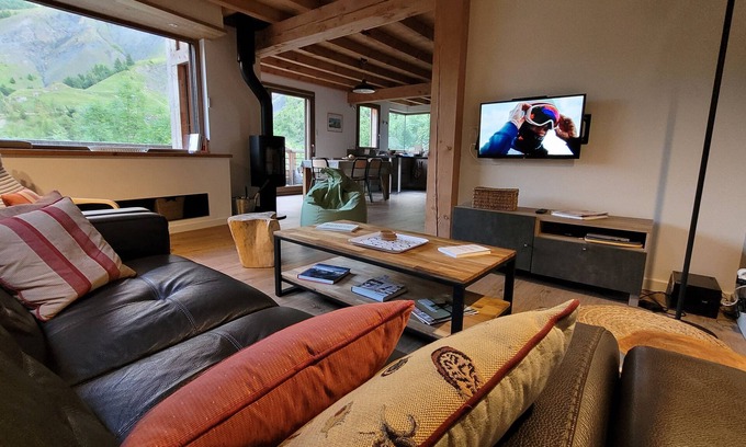 La Grave Ski Chalet | Chalet l'ecrin - 6 pers. with panoramic view of the Meije