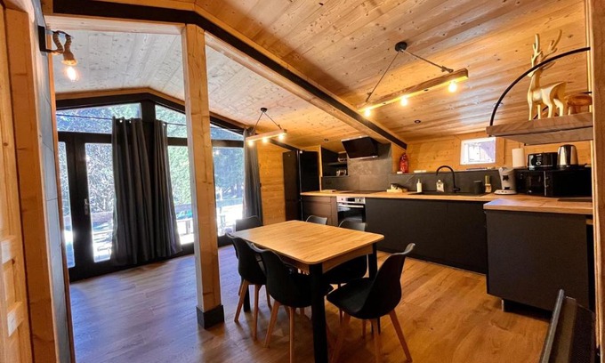 Pyrenees 2000 Ski Chalet | Chalet l'Epicéa dans la forêt, T3 avec terrasse & jardin à 5 min à pied des pistes P2000