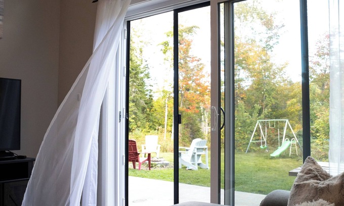 Chertsey Ski Chalet | Chalet L'Hérisson (Lakefront, Spa, BBQ, forest)