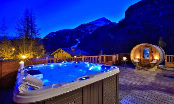Les Brevieres Ski Chalet | Chalet La Bulle Appt The Eagles 15 pers Sauna Jacuzzi Pool Tignes