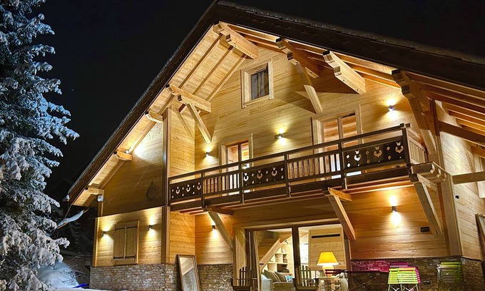 La Salle-les-Alpes Ski Chalet | Chalet La Luge with exceptional valley views