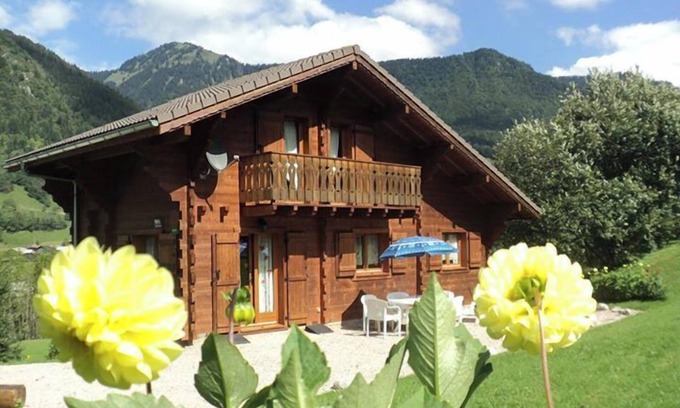 Vacheresse Ski Chalet | Chalet 'Le Darbon 3 Étoiles' with Mountain View, Private Garden and Wi-Fi