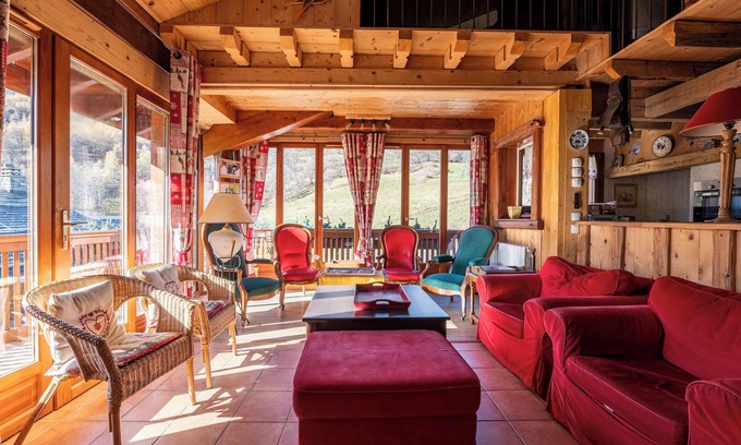 Le Bettaix Ski Chalet | Chalet 'Le Genepi' with Mountain View, Private Terrace and Wi-Fi