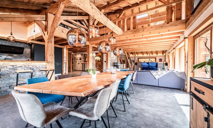 Abondance Ski Chalet | Chalet 'Le Perray Alpine Lodge' with Mountain View, Terrace and Wi-Fi