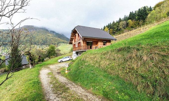 Aillon-le-Jerune Ski Chalet | Chalet 'Le Revers' with Mountain View, Private Terrace and Private Garden