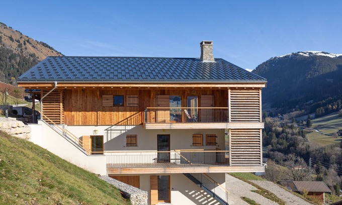 Hauteluce Ski Chalet | Chalet 'Les Galetas Du Mont Blanc' with Private Terrace, Balcony and Wi-Fi