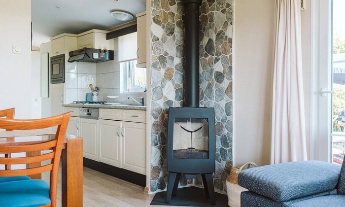 Goedereede House | Chalet located of the edge of Park de Goederee near beaches, dunes, sea and the Grevelingenmeer.