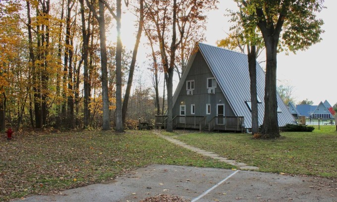 Stevensville House | Chalet on the Lake 71 w/Beach Access, Pools, Sport Courts, Fishing Pond & more!