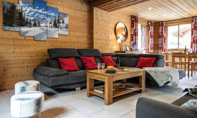 Le Bettaix Ski Chalet | Chalet 'Snow Pearl' with Mountain View, Balcony and Wi-Fi