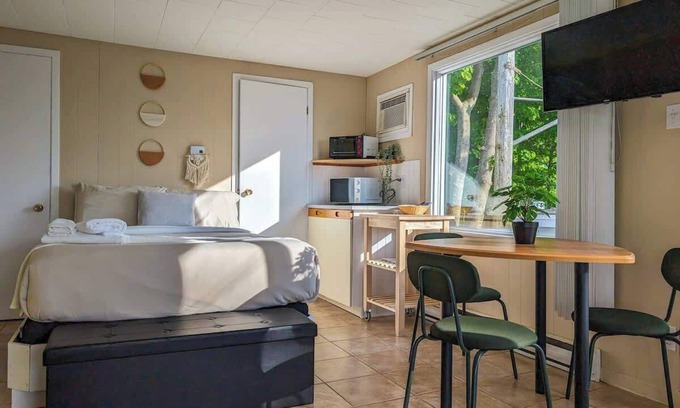 Cap-Saint-Ignace Ski Chalet | Chalet Studio #12 - Relaxing getaway with Wifi & AC