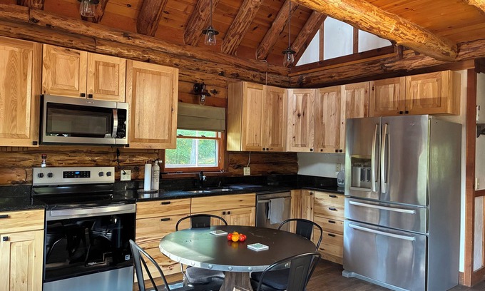 Waynesville Cabin | Chalet-Style Log Home – Waynesville, Ohio