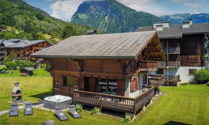 Samoens Ski Chalet | Chalet Timothy - mountain break for 12 with hot tub - OVO Network