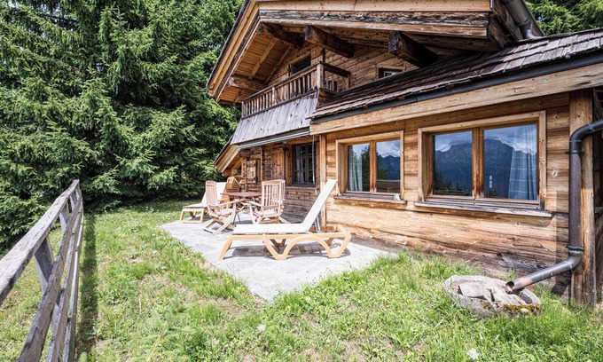 Manigod Ski Chalet | Chalet 'Vardasse' with Mountain View, Shared Pool and Wi-Fi
