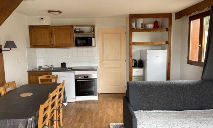 La Joue du Loup Ski Chalet | Chalet, view mountain, terrace, parking, tv, ski locker, 55m², La Joue du Loup