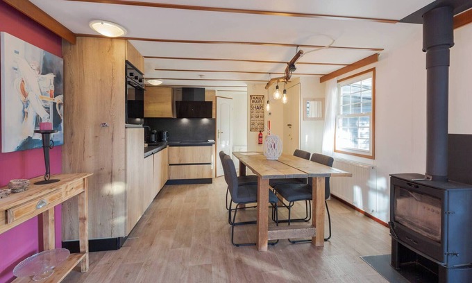 Krachtighuizen Ski Chalet | Chalet with Fireplace in the Heart of Veluwe