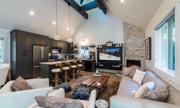 Chamberlands House | Chambers Escape: Cozy 3BR retreat in Tahoma