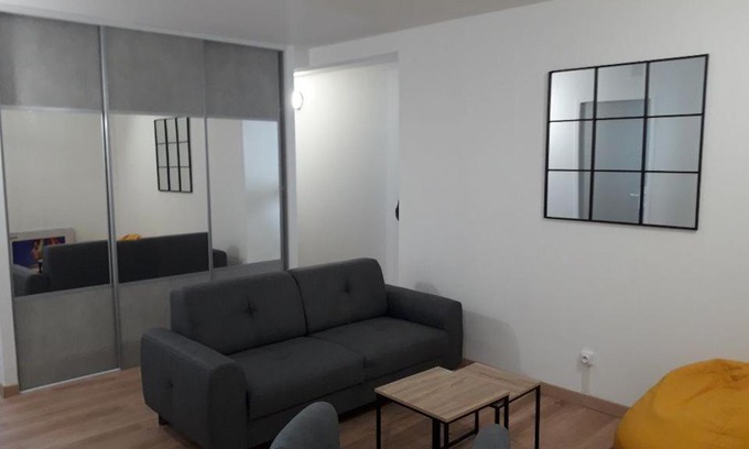 Paroisse Saints-Pierre-et-Paul-Apotres Apartment | Chambre B dans F4 Le Havre