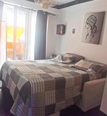 Saint-Sylvestre House | CHAMBRE CHEZ L'HABITANT - ROOM IN THE OWNER'S APARTMENT