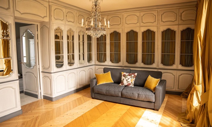 Lussac Bed & Breakfast | Chambre D'hôtes Château de Lussac