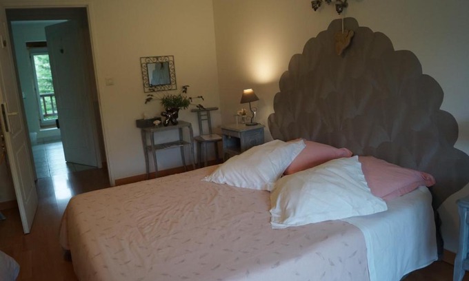 Lescheroux Bed & Breakfast | Chambre d'Hôtes Familiale la Jument Grise