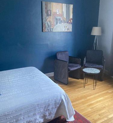 Graslin - Commerce Bed & Breakfast | Chambre d'hôtes La grotte de Voltaire