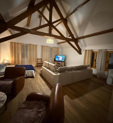 Avilly-Saint-Leonard House | Chambre dans une Ecurie