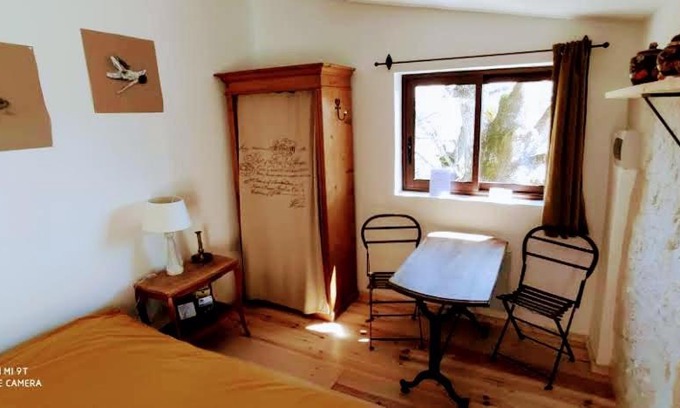 Trigance Bed & Breakfast | Chambre de la Roche Trouée GR49 TRIGANCE