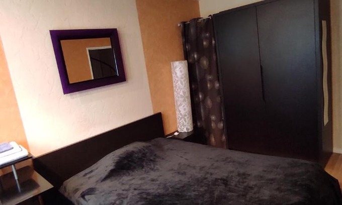 Combs-la-Ville Other | Chambre Grand lit Afrik