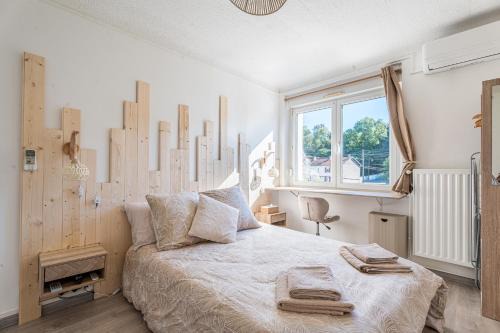 Joeuf Bed & Breakfast | Chambre Lucie - 2 SDB - Balcon - Parking - WIFI