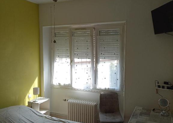 Le Creusot House | Chambre meublée au cœur de ville - chez l'habitant