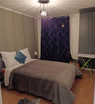 Stains House | Chambre Moon Ray proche Paris