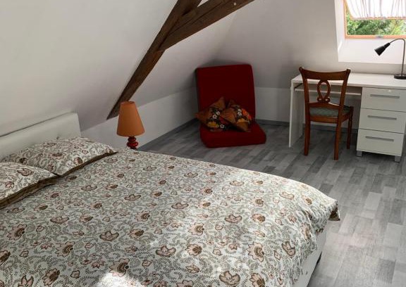 Urbes Bed & Breakfast | Chambre rustique avec double lit et sa salle de bain privée