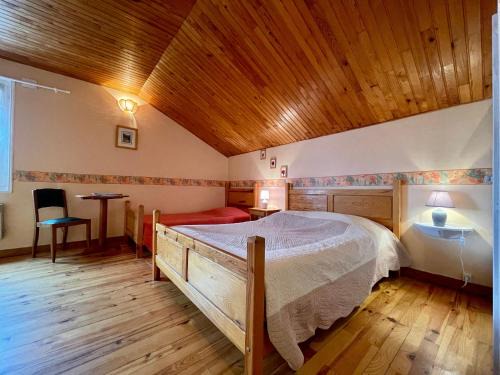 Alleyras Bed & Breakfast | Chambre Saumon: Confort pour 4, Animaux Bienvenus - FR-1-582-487