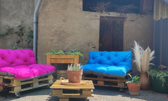 Chignin Bed & Breakfast | Chambres D'hôtes Chez Sylvie et Guy Quenard, Vigneron Bio. Animaux non Accepté