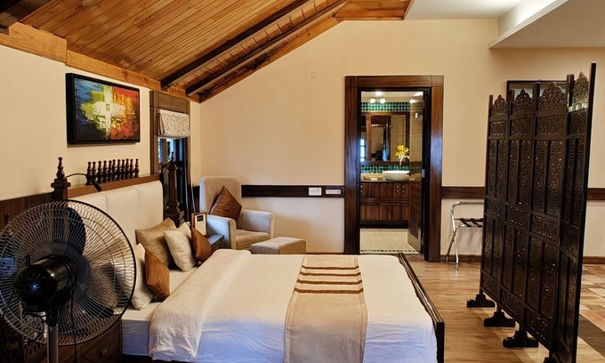 Kayiavir Plungdung Hotel | Chamong Chiabari