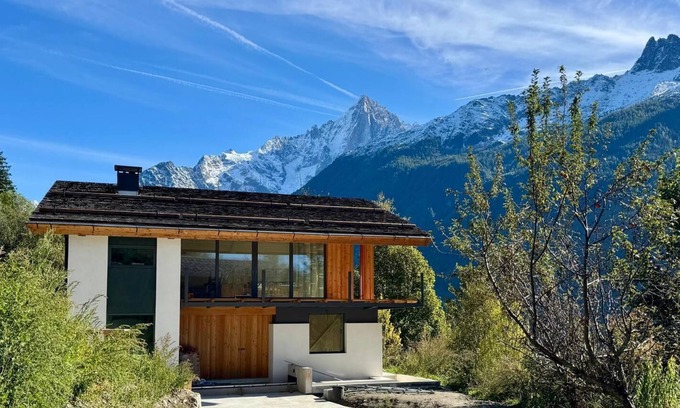 Chamonix City Centre Ski Chalet | Chamonix 4 Bedroom Chalet with Spa and Gym. Spectacular Mont Blanc Views
