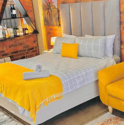 Downtown Johannesburg Apartment | Champagne apartment on Main