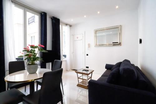 Faubourg-du-Roule Apartment | Champs-Élysées Executive Apartment