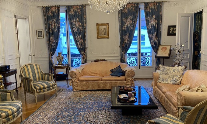 Faubourg-du-Roule Apartment | Champs Élysées