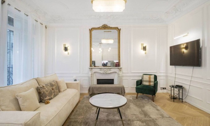 Champs-Elysees Apartment | Champs Elysées!Montaigne, New&Luxurious 6pers flat