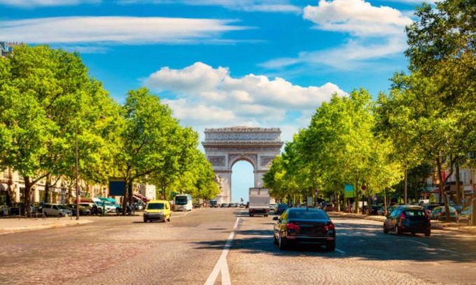 Faubourg-du-Roule Apartment | Champs Elysees Duplex Toits de Paris With Aircon