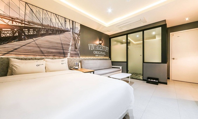 Changwon Hotel | Changwon Myeongseodong Dosi Yeohaeng