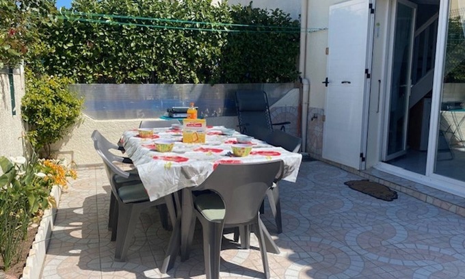 Saint-Pierre-la-Mer Villa | Charming Villa T3 with Mezzanine, AC, Private Parking, Terrace - Sleeps 6