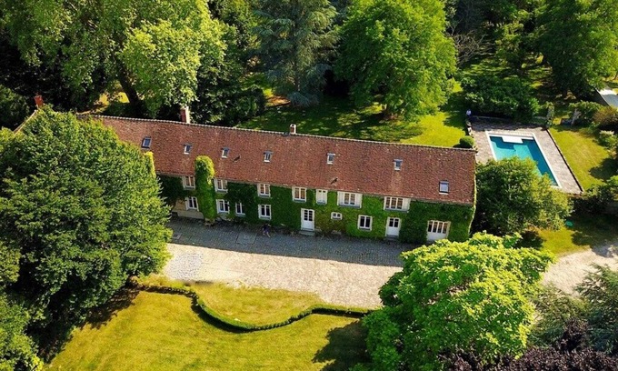 Saint-Pierre-les-Nemours House | Character house, 15 pers, 7 bedrooms, swimming pool, organic farm, park.