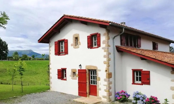 Saint-Pee-sur-Nivelle House | Character property with 2 houses, swimming pool, Rhune view 5min from Saint Jean de Luz