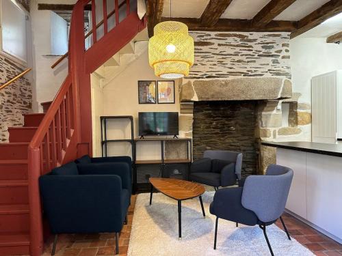 Rochefort-en-Terre House | Character House