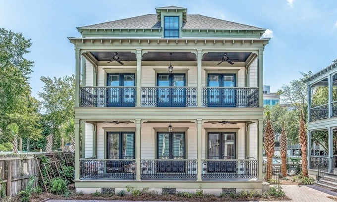 Cannonborough Elliotborough House | Charleston Luxury | Local Design 4BR w/Balcony!